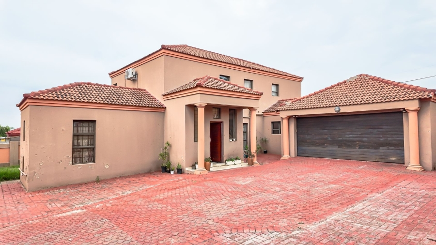 4 Bedroom Property for Sale in Safari Gardens North West